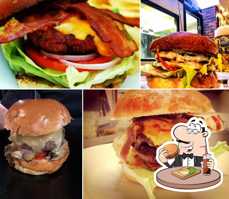 Prenditi un hamburger a Fats bar & grill