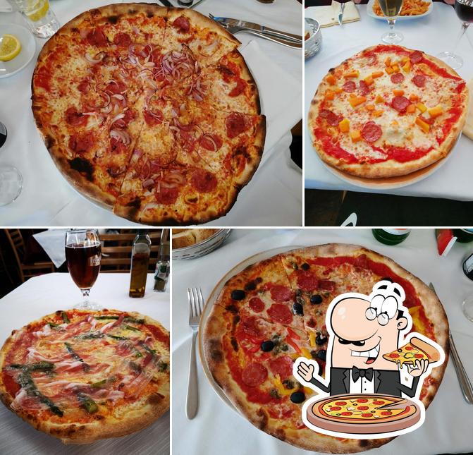 Scegli una pizza a Pizzeria Ristorante La Scogliera