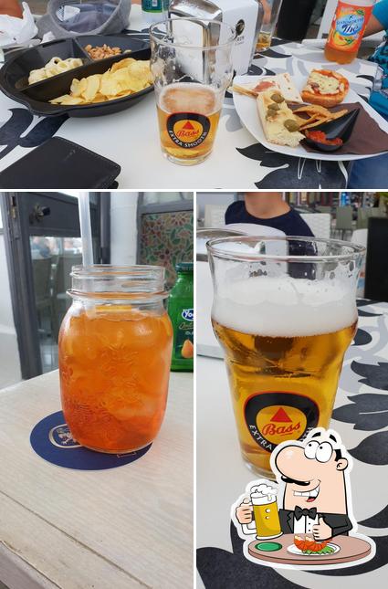 Puoi ordinare un rinfrescante bicchiere di birra chiara o scura