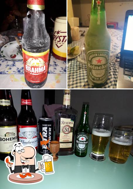 Peça um copo de cerveja leve ou escura