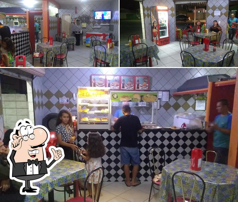 O interior do K&M LANCHES