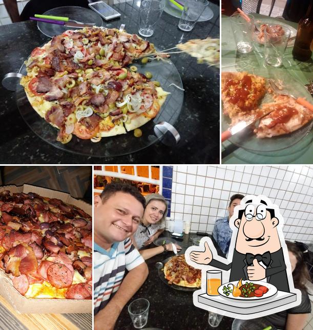 Comida em Pizzaria Lira