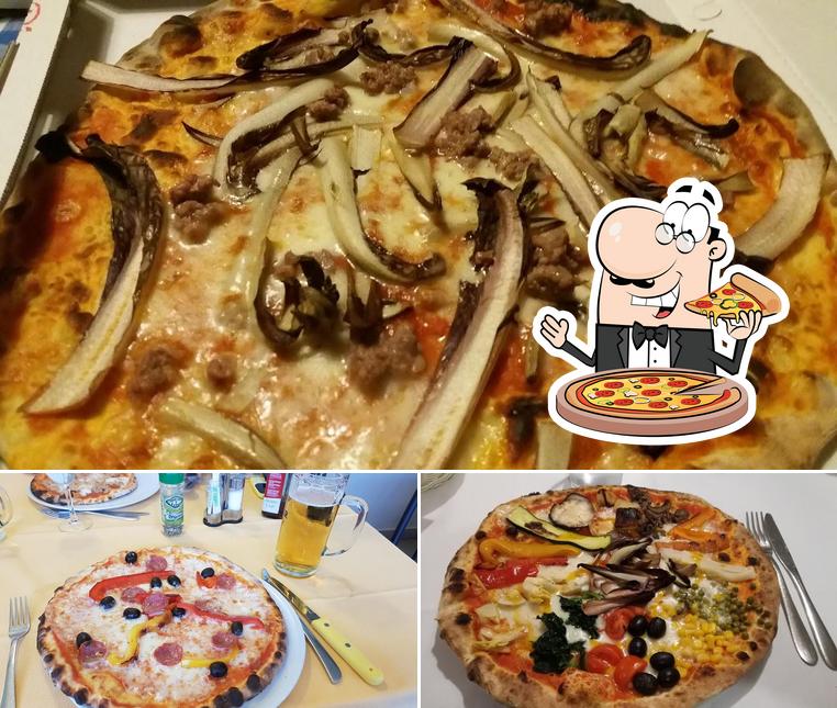 Prenditi una pizza a SEASONS Ristorante Pizzeria