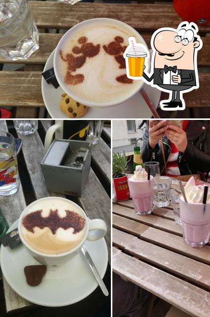 Profitez d'une boisson à Geek's Café-Bar