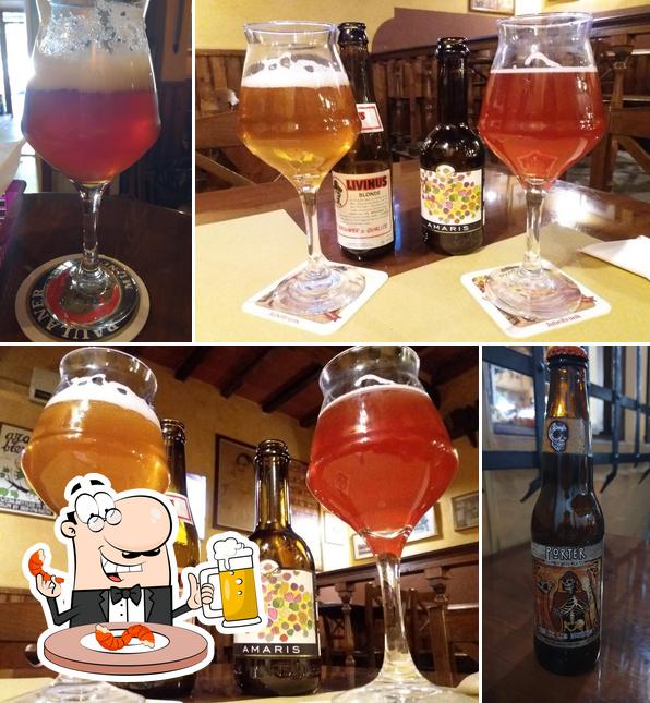 Puoi prenderti un rinfrescante bicchiere di birra chiara o scura