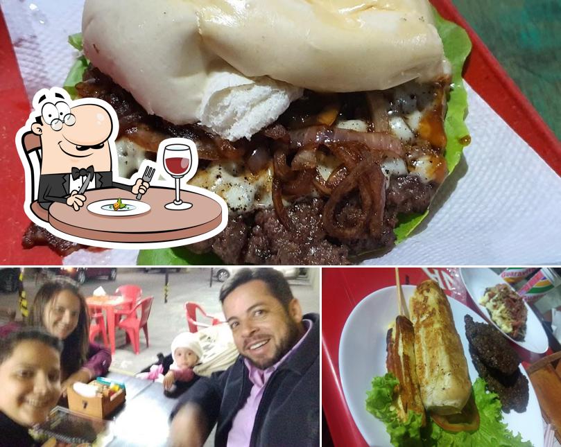 A foto do João's Burger’s comida e interior