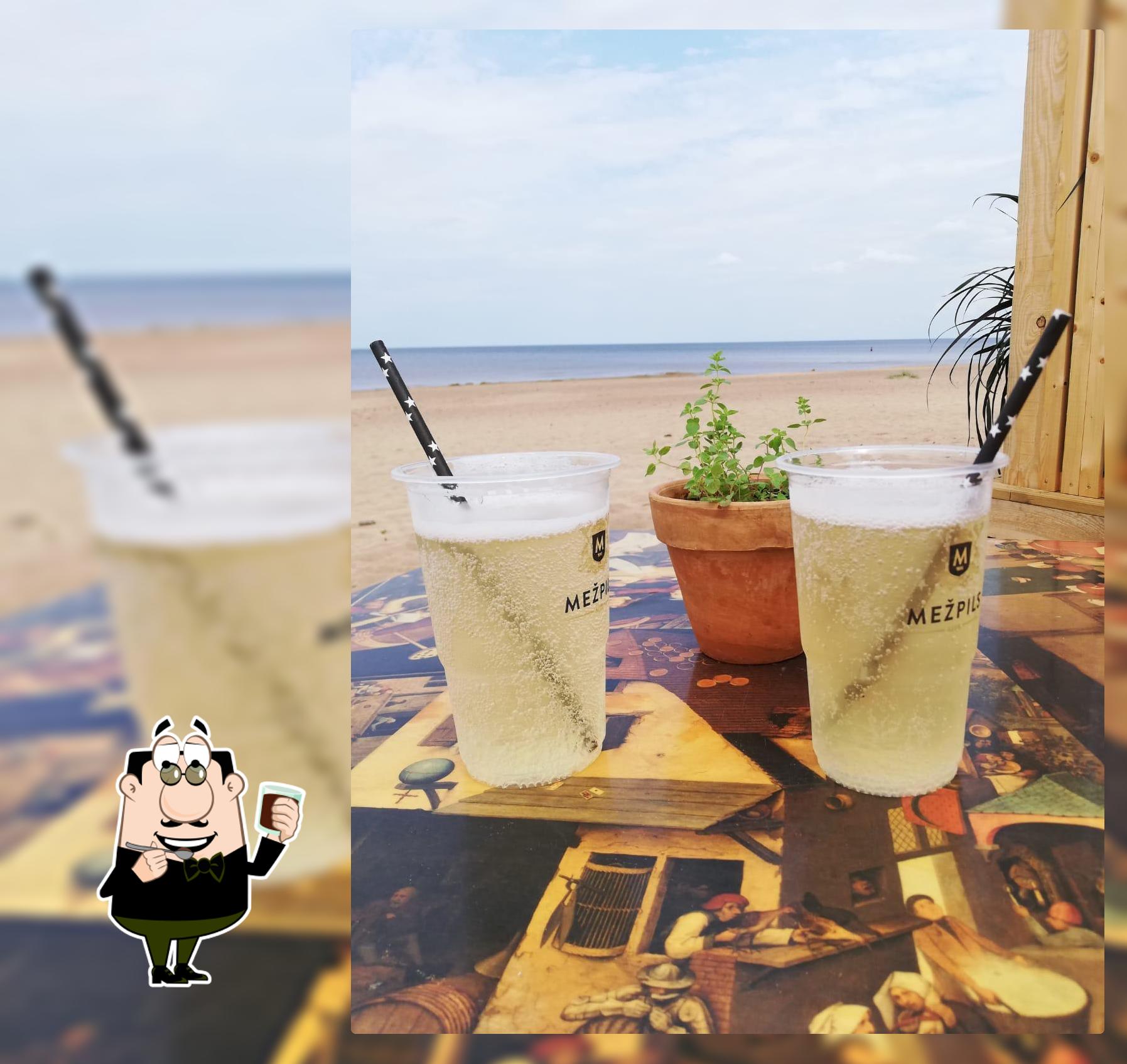 Pludmales kafejnīca Vecāķos 