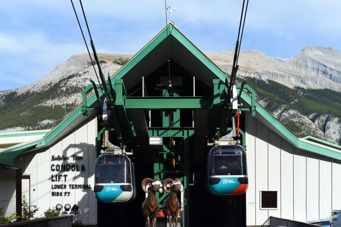 Banff Gondola will take you to the top of Sulphur Mountain. Image by Milan Suvajac, licensed under CC BY-SA 4.0 cropped from original