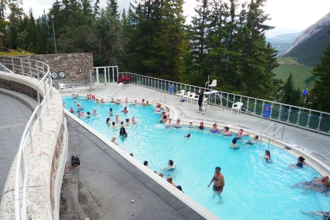 Banff Upper Hot Springs and satisfied yet weary tourists. Image by Vigorous action, licensed under CC BY-SA 3.0 cropped from original