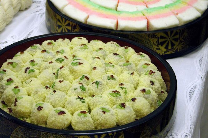 Tteok. Image by lesterhead. License: CC BY 2.0 DEED. Cropped from original. 