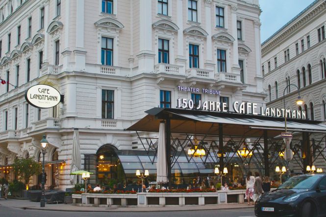 Café Landtmann : il distille une atmosphère viennoise depuis 1873. Photo par Melloo sur unsplash.com