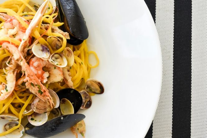 Spaghetti alle Vongole. Photo par Paola F sur Unsplash