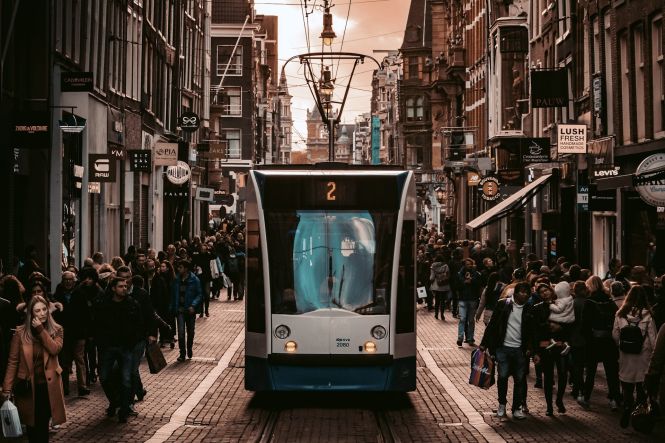 Carnaval d'Amsterdam. Photo de redcharlie sur Unsplash.