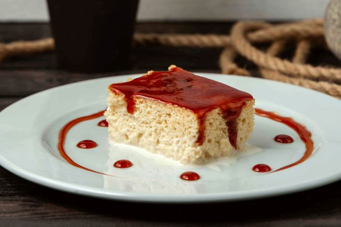 Pouding ch&ocirc;meur, plat traditionnel de la cuisine canadienne. Image par KamranAydinov sur Freepik