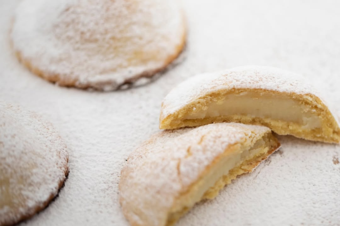 Genovesi ericine. Source: https://www.instagram.com/pasticceria_maria_grammatico/