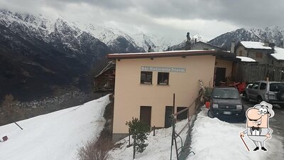 Guarda l'area esterna di Bar Ristorante Trienale