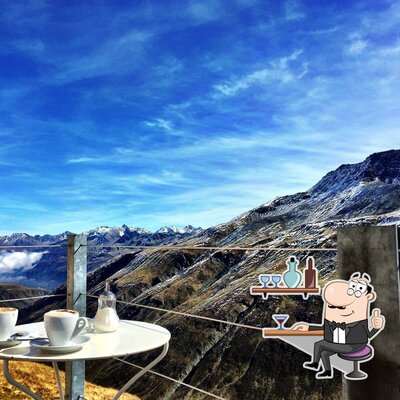 Siediti a un tavolo di Restaurant Furkablick