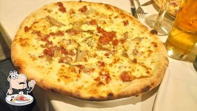 Prenditi una pizza alla pizzeria Forno Forchetta Bar Ristorante Pizzeria