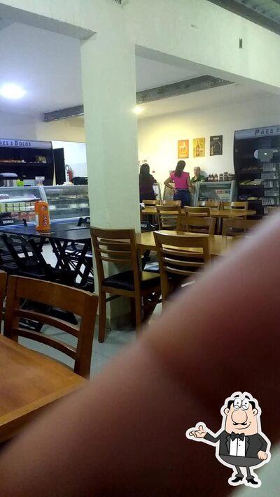 O interior do Padaria Solares Delicatessem