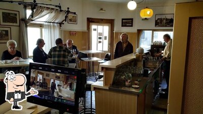 Siediti a un tavolo di Caffe bar SERDO