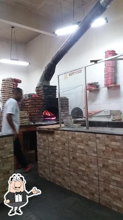 Veja imagens do interior do SP Pizza