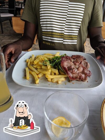 Ordina un piatto di patatine al ristorante Konoba Barpagos