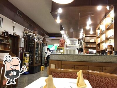 Siediti a un tavolo di Pizzeria Da Silvio di Krunic Rade C