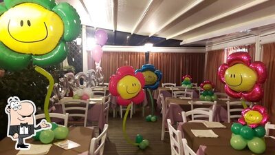 Siediti a un tavolo di Rossi