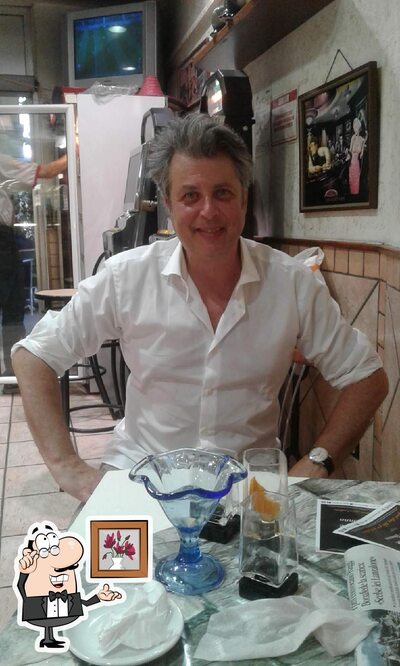 Dai un'occhiata agli interni di Fu&Gi Bar