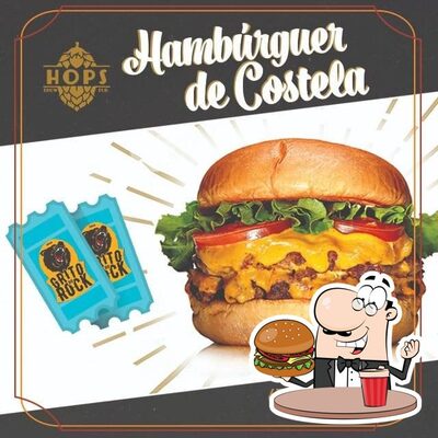 Delicie-se com um hambúrguer no Hops Cervejas Artesanais