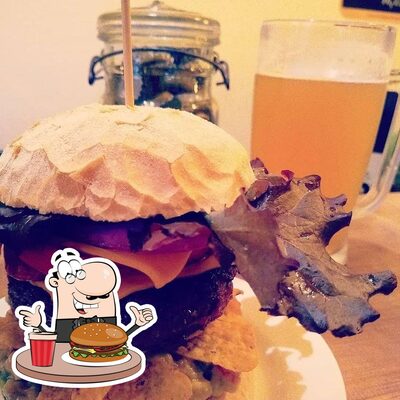 Os hambúrgueres do Hops Cervejas Artesanais irão saciar uma variedade de gostos