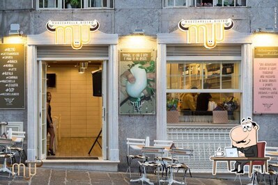 Siediti a un tavolo di Muu Muuzzarella