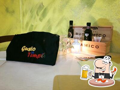 Goditi una birra con la cena