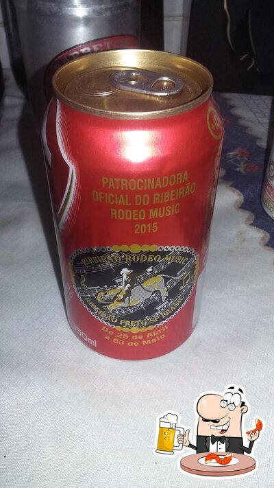 Desfute uma tulipa de cerveja leve ou escura