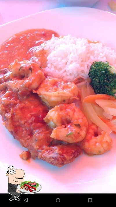 Peça diversos refeições de frutos do mar disponíveis no Bar e Restaurante Dona Onça