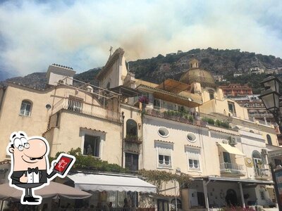 La parte esterna è una caratteristica importante di La Brezza Net Art Cafe