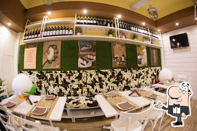 Siediti a un tavolo di Muu Muuzzarella