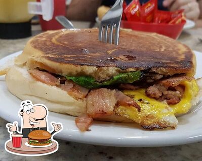 Consiga um hambúrguer no Rei Lanches Supreme