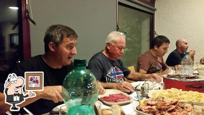 Dai un'occhiata agli interni di Restaurant les Tattes