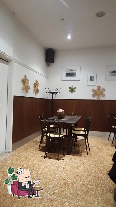 Siediti a un tavolo di Bar Verdi