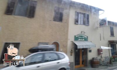 Gli interni di Alimentari Bar