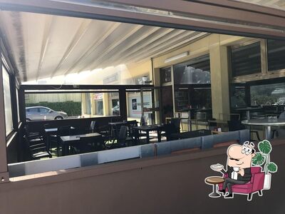 Dai un'occhiata agli interni di Bar Fortunato