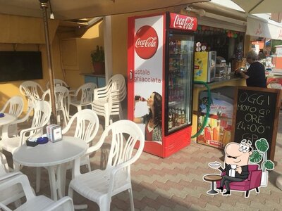 Dai un'occhiata agli interni di Bea Bar