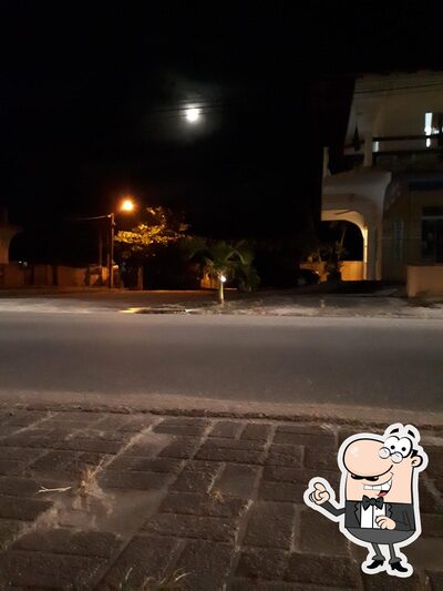 O exterior do Conveniência e Pizzaria (2000)