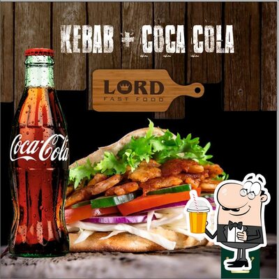 Goditi un drink al ristorante Fast Food Lord