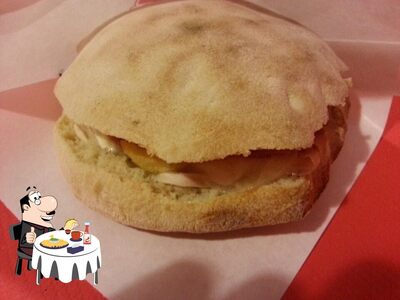 Prova un hamburger alla pizzeria Mc Rose