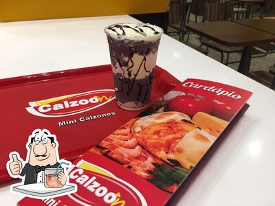 Mate sua sede com uma bebida no Calzoon Sucos e Calzones