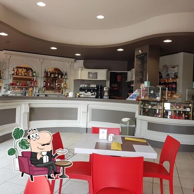 Dai un'occhiata agli interni di Caffè 70