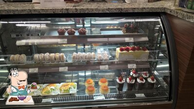 Não esqueça de pedir uma sobremesa no Donuts e Muffins Cafeteria Atacadão Romeiros