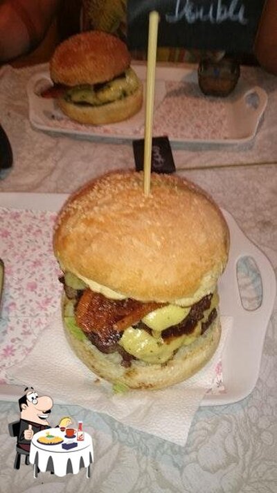 Delicie-se com um hambúrguer no PoBurger